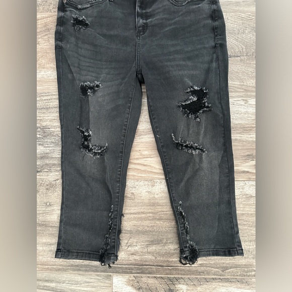 Judy Blue Women's Emma High Waist Skinny Capris Destroyed Black - Picture 4 of 6